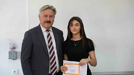 Başkan Palancıoğlu, karne alan öğrencilerin heyecanına ortak oldu
