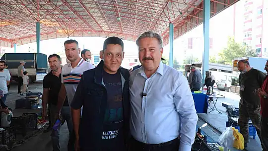 Başkan Palancıoğlu köy pazarında üreticilerle bir araya geldi