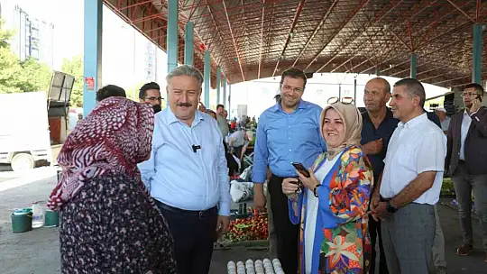 Başkan Palancıoğlu köy pazarında üreticilerle bir araya geldi