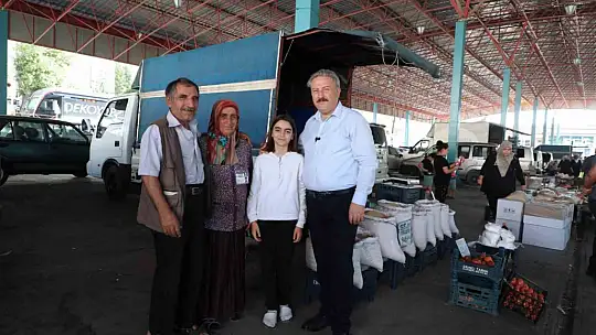 Başkan Palancıoğlu köy pazarında üreticilerle bir araya geldi