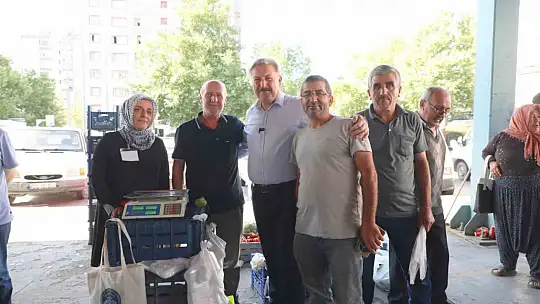 Başkan Palancıoğlu köy pazarında üreticilerle bir araya geldi
