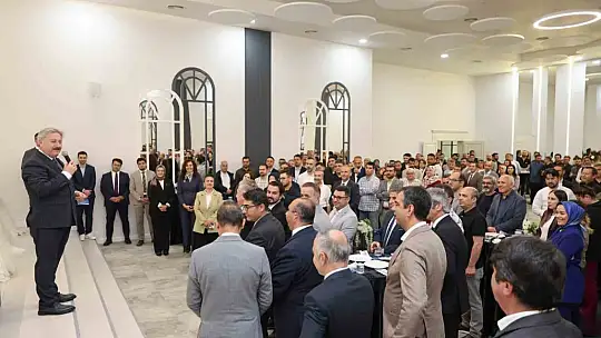 Başkan Palancıoğlu, mesaiye personel ile bayramlaşarak başladı