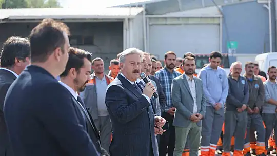 Başkan Palancıoğlu, mesaiye personel ile bayramlaşarak başladı
