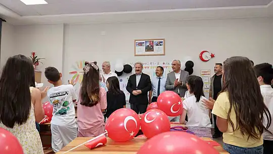 Başkan Palancıoğlu öğrencilerin karne heyecanına ortak oldu