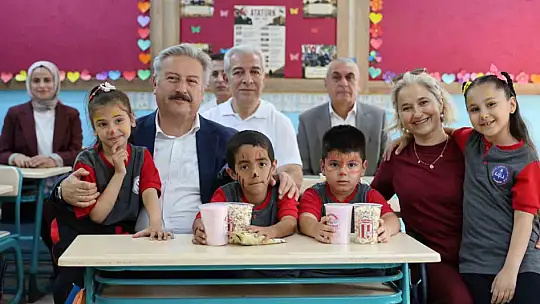 Başkan Palancıoğlu, öğrencilerin okul heyecanını paylaştı