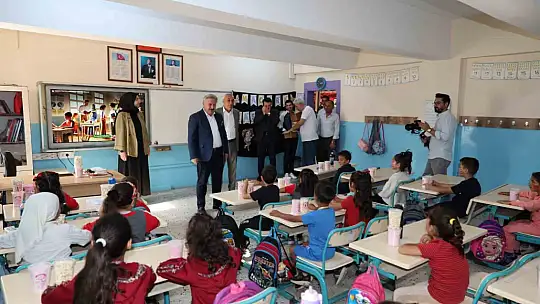 Başkan Palancıoğlu, öğrencilerin okul heyecanını paylaştı