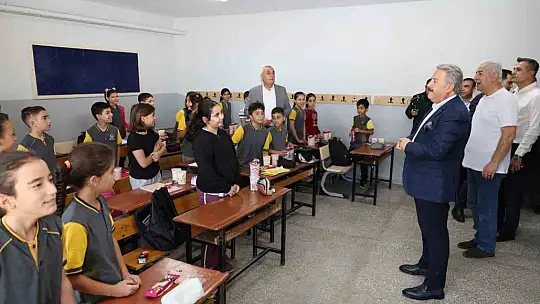 Başkan Palancıoğlu, öğrencilerin okul heyecanını paylaştı
