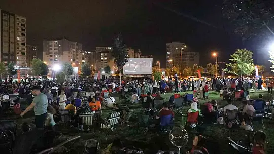 Başkan Palancıoğlu Sinema Günleri'nde vatandaşlarla bir araya geldi