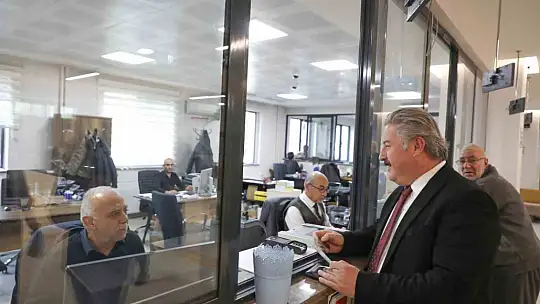 Başkan Palancıoğlu veznede emlak vergisini ödedi