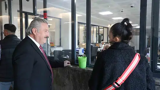 Başkan Palancıoğlu veznede emlak vergisini ödedi