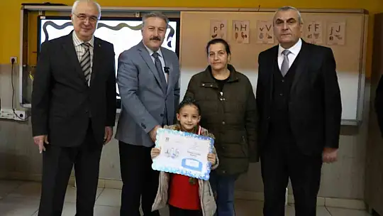 Başkan Palancıoğlu, yarıyıl tatiline çıkan öğrencilere karnelerini verdi