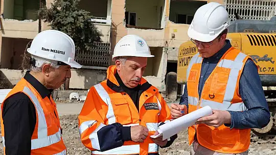 Başkan Yalçın'dan kentsel dönüşüm brifingi