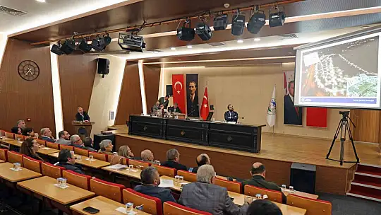 Başkan Yalçın'dan meclis üyelerine sunum