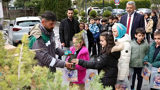 Başkan Yalçın'dan miniklere yerel yönetim dersi