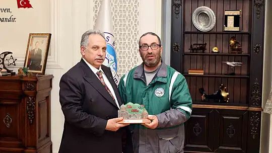 Başkan Yalçın'dan örnek davranış gösteren personele takdir