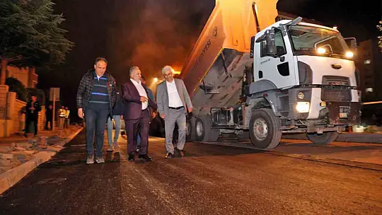 Başkan Yalçın gece mesaisinde: Talas'ta asfalt mesaisi aralıksız sürüyor