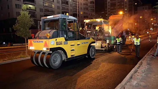 Başkan Yalçın gece mesaisinde: Talas'ta asfalt mesaisi aralıksız sürüyor