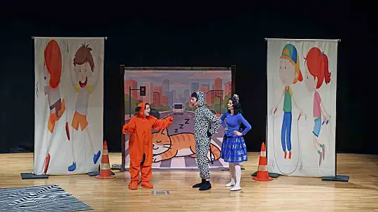 Başkan Yalçın'ın çocuklara hediyesi devam ediyor