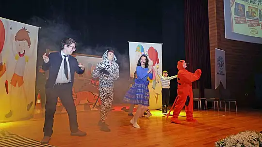 Başkan Yalçın'ın çocuklara hediyesi devam ediyor