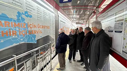 Başkan Yalçın meclis toplantısına tramvayla gitti