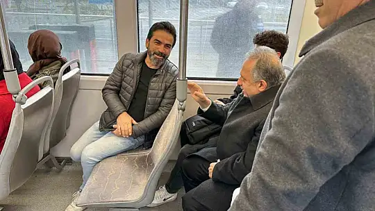 Başkan Yalçın meclis toplantısına tramvayla gitti