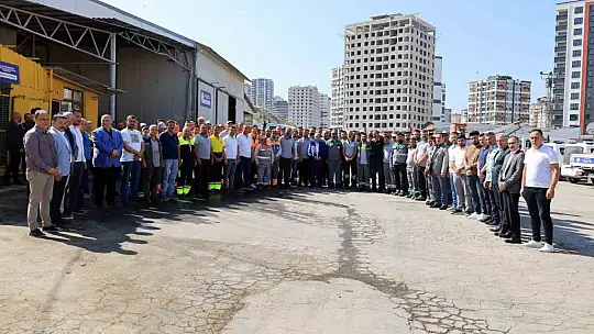 Başkan Yalçın personelle bayramlaştı