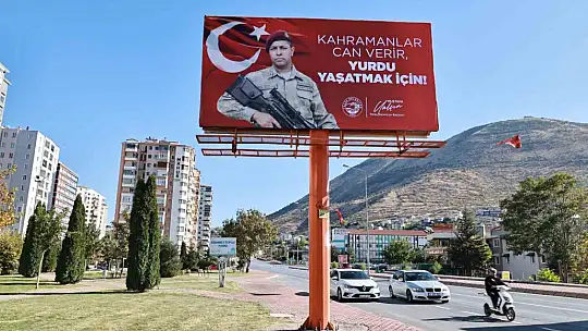 Başkan Yalçın sevincini Ömer Halisdemir'li görselle yansıttı