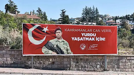 Başkan Yalçın sevincini Ömer Halisdemir'li görselle yansıttı