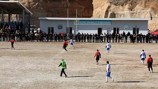 Başkan Yalçın ve Kaymakam Dönmez'den Kepez Turnuvası'na destek