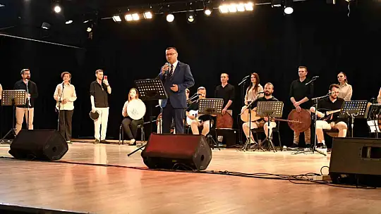 Başsavcı Korkmaz türkü söyledi, büyük alkış topladı