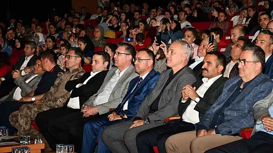 Başsavcı Korkmaz türkü söyledi, büyük alkış topladı