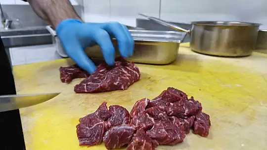 Bayram sofrasının geleneksel lezzeti: Etli nohut yahnisi