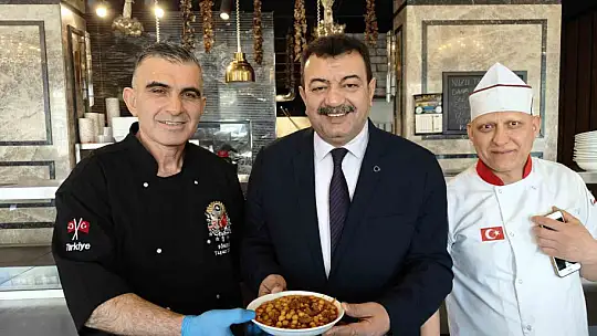 Bayram sofrasının geleneksel lezzeti: Etli nohut yahnisi