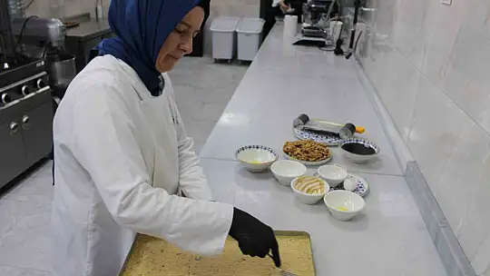 Bayramın vazgeçilmez tatlısı: 'Kayseri Nevzinesi'