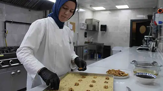 Bayramın vazgeçilmez tatlısı: 'Kayseri Nevzinesi'