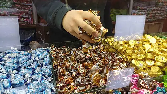 Bayramlık çikolata ve şekerler tezgahlarda