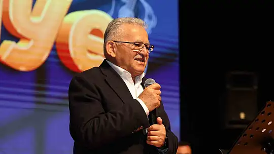 Belediye personeli 1 Mayıs'ta kulakların pasını sildi