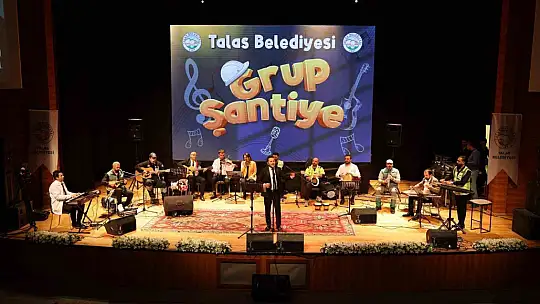 Belediye personeli 1 Mayıs'ta kulakların pasını sildi
