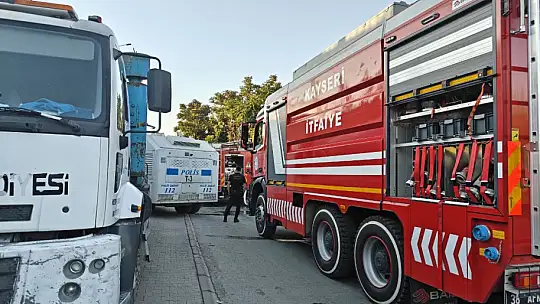 Belediyenin temizlik araçları küle döndü