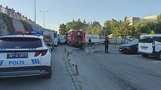 Belediyenin temizlik araçları küle döndü
