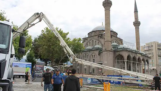 Beton mikserinin pompası patladı: 5 kişi hastaneye kaldırıldı