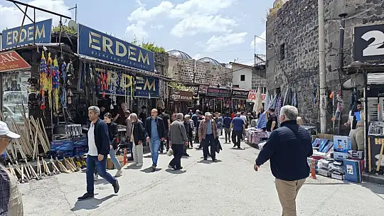 Bıçakçılarda ve baharatçılarda bayram yoğunluğu