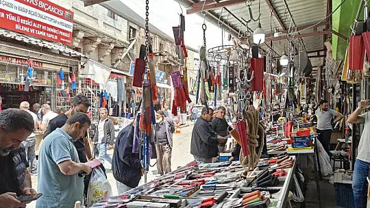 Bıçakçılarda ve baharatçılarda bayram yoğunluğu