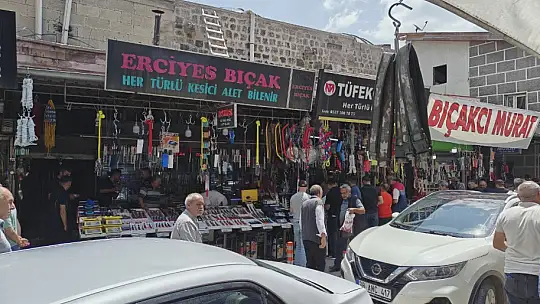 Bıçakçılarda ve baharatçılarda bayram yoğunluğu