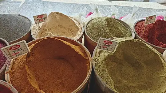 Bıçakçılarda ve baharatçılarda bayram yoğunluğu