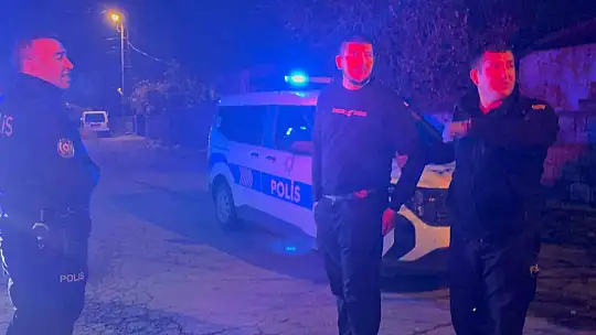 Bıçakla yaralanan şahıs, aracıyla hastaneye gitmeye çalıştı