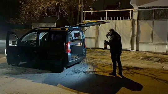 Bıçakla yaralanan şahıs, aracıyla hastaneye gitmeye çalıştı