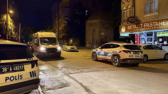 Bıçakladıktan sonra cep telefonunu gasbetmişler: 2 gözaltı