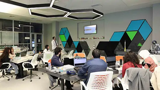 Bilim Merkezi'nden üniversite öğrencilerine ücretsiz Arduino eğitimi