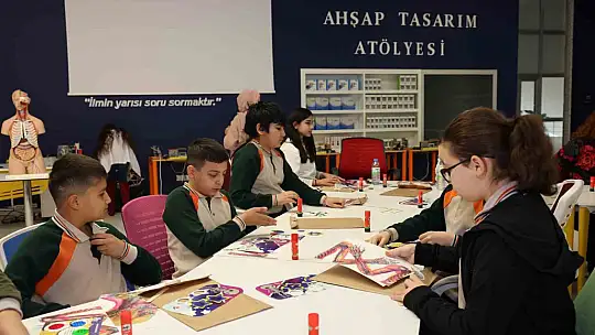 Bilim Merkezi, öğrencileri bilimle tanıştırmaya devam ediyor